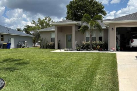 House in Lake Placid, Florida 3 bedrooms, 124.12 sq.m. № 2205266 - photo 2