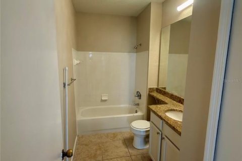 Condo in Lake Mary, Florida, 2 bedrooms  № 2379247 - photo 12