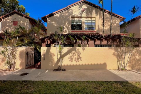 Touwnhouse à vendre à Miami, Floride: 2 chambres, 116.41 m2 № 1836593 - photo 1