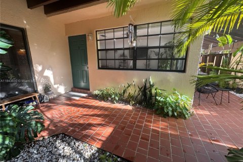 Touwnhouse à vendre à Miami, Floride: 2 chambres, 116.41 m2 № 1836593 - photo 5