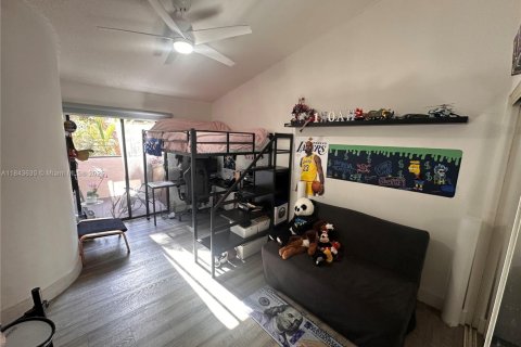 Touwnhouse à vendre à Miami, Floride: 2 chambres, 116.41 m2 № 1836593 - photo 21