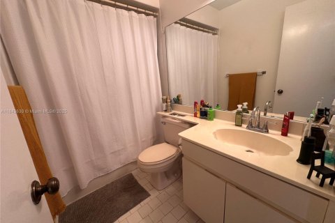 Touwnhouse à vendre à Miami, Floride: 2 chambres, 116.41 m2 № 1836593 - photo 24