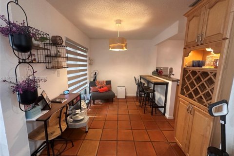 Touwnhouse à vendre à Miami, Floride: 2 chambres, 116.41 m2 № 1836593 - photo 9