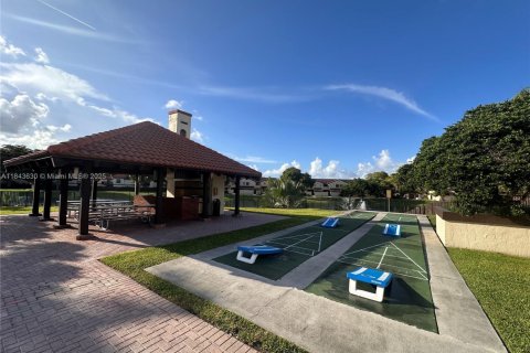 Touwnhouse à vendre à Miami, Floride: 2 chambres, 116.41 m2 № 1836593 - photo 28