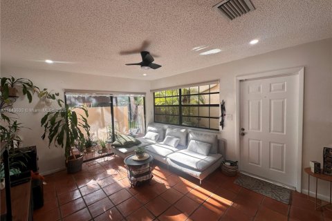 Touwnhouse à vendre à Miami, Floride: 2 chambres, 116.41 m2 № 1836593 - photo 6