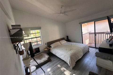 Touwnhouse à vendre à Miami, Floride: 2 chambres, 116.41 m2 № 1836593 - photo 16