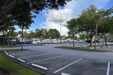 Touwnhouse à vendre à Miami, Floride: 2 chambres, 116.41 m2 № 1836593 - photo 26