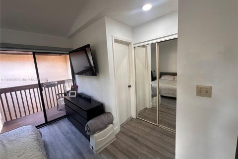 Touwnhouse à vendre à Miami, Floride: 2 chambres, 116.41 m2 № 1836593 - photo 19