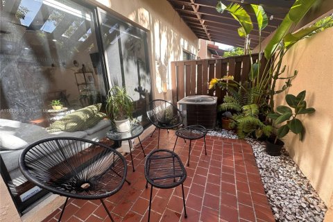 Touwnhouse à vendre à Miami, Floride: 2 chambres, 116.41 m2 № 1836593 - photo 3