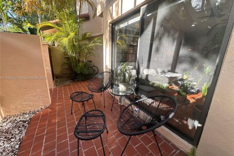 Touwnhouse à vendre à Miami, Floride: 2 chambres, 116.41 m2 № 1836593 - photo 4