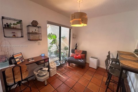 Touwnhouse à vendre à Miami, Floride: 2 chambres, 116.41 m2 № 1836593 - photo 10
