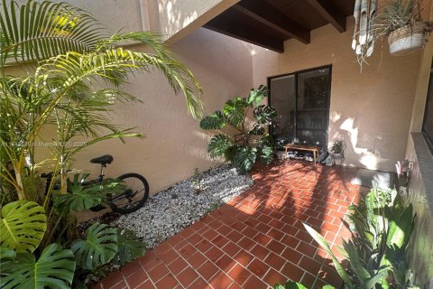 Touwnhouse à vendre à Miami, Floride: 2 chambres, 116.41 m2 № 1836593 - photo 2