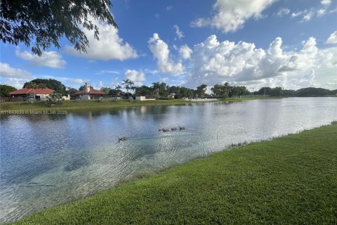 Touwnhouse à vendre à Miami, Floride: 2 chambres, 116.41 m2 № 1836593 - photo 25