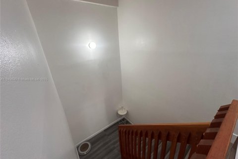 Touwnhouse à vendre à Miami, Floride: 2 chambres, 116.41 m2 № 1836593 - photo 15