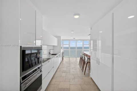 Condominio en venta en Key Biscayne, Florida, 3 dormitorios, 344.76 m2 № 2030769 - foto 13