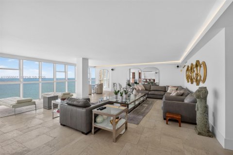 Condominio en venta en Key Biscayne, Florida, 3 dormitorios, 344.76 m2 № 2030769 - foto 2