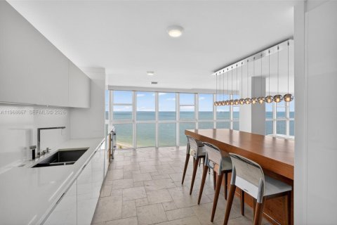 Condominio en venta en Key Biscayne, Florida, 3 dormitorios, 344.76 m2 № 2030769 - foto 15