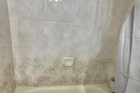 Купить кондоминиум в Майами, Флорида 2 спальни, 100.89м2, № 2043413 - фото 15