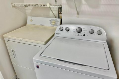 Купить кондоминиум в Майами, Флорида 2 спальни, 100.89м2, № 2043413 - фото 30