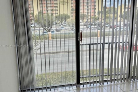 Купить кондоминиум в Майами, Флорида 2 спальни, 100.89м2, № 2043413 - фото 29