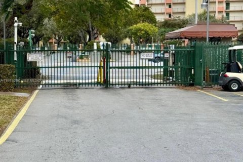 Купить кондоминиум в Майами, Флорида 2 спальни, 100.89м2, № 2043413 - фото 3