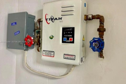 Купить кондоминиум в Майами, Флорида 2 спальни, 100.89м2, № 2043413 - фото 22