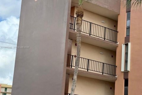 Кондоминиум с 2 спальнями в Майами, Флорида № 2043413