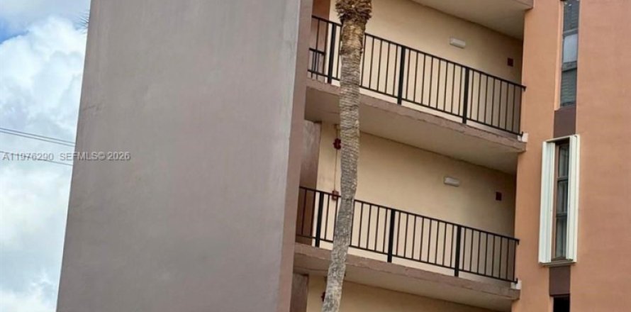 Кондоминиум с 2 спальнями в Майами, Флорида № 2043413