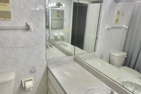 Купить кондоминиум в Майами, Флорида 2 спальни, 100.89м2, № 2043413 - фото 14