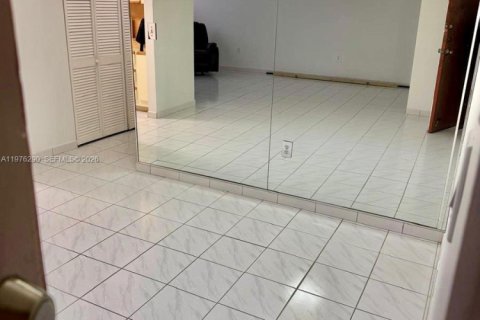 Купить кондоминиум в Майами, Флорида 2 спальни, 100.89м2, № 2043413 - фото 8