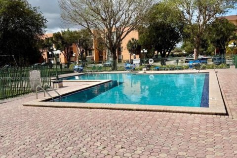 Купить кондоминиум в Майами, Флорида 2 спальни, 100.89м2, № 2043413 - фото 2