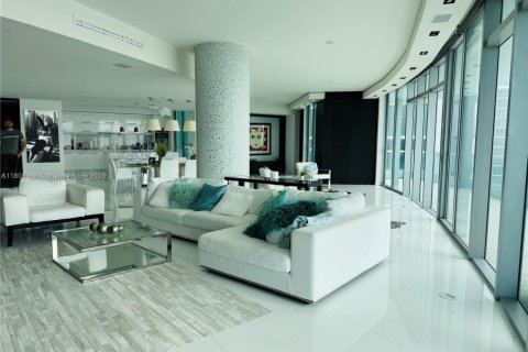 Copropriété à louer à Miami, Floride: 3 chambres, 328.41 m2 № 1959725 - photo 1