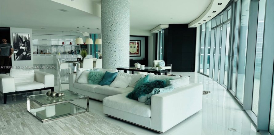 Condo à Miami, Floride, 3 chambres № 1959725