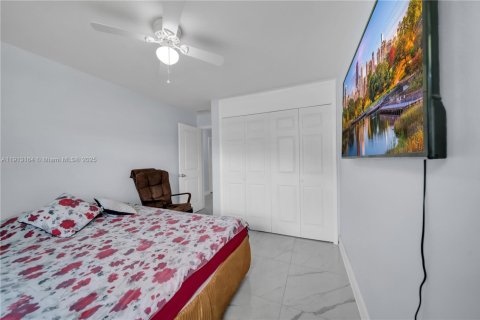 Снять в аренду виллу или дом в Кейп-Корал, Флорида 3 спальни, 120.49м2, № 2082371 - фото 22