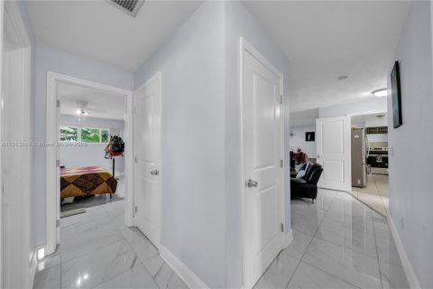 Снять в аренду виллу или дом в Кейп-Корал, Флорида 3 спальни, 120.49м2, № 2082371 - фото 15