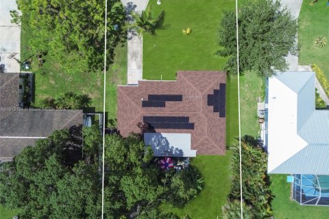 Снять в аренду виллу или дом в Кейп-Корал, Флорида 3 спальни, 120.49м2, № 2082371 - фото 5