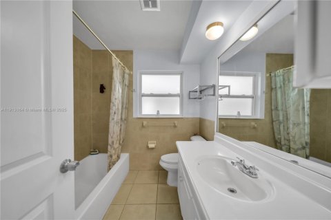Снять в аренду виллу или дом в Кейп-Корал, Флорида 3 спальни, 120.49м2, № 2082371 - фото 24