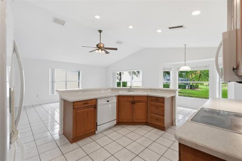 Villa ou maison à vendre à New Port Richey, Floride: 2 chambres, 170.66 m2 № 2407161 - photo 12
