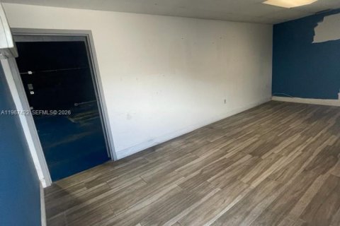 Купить коммерческую недвижимость в Медли, Флорида № 2028658 - фото 3