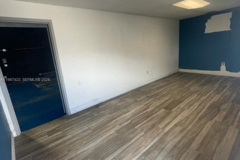 Купить коммерческую недвижимость в Медли, Флорида № 2028658 - фото 4