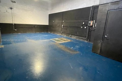 Купить коммерческую недвижимость в Медли, Флорида № 2028658 - фото 11