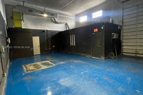 Купить коммерческую недвижимость в Медли, Флорида № 2028658 - фото 6