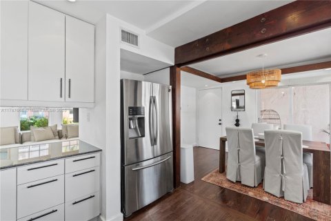 Condominio en venta en Miami Beach, Florida, 2 dormitorios, 94.76 m2 № 1707934 - foto 11