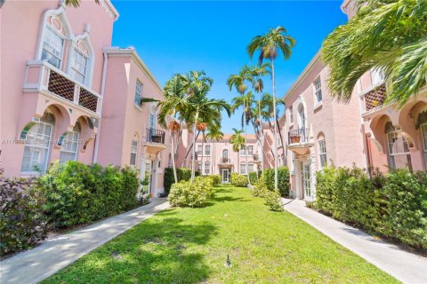 Condominio en venta en Miami Beach, Florida, 2 dormitorios, 94.76 m2 № 1707934 - foto 2