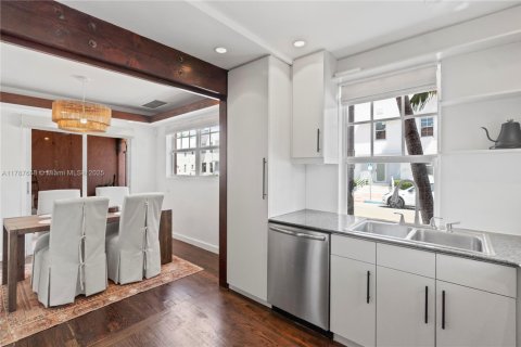 Condominio en venta en Miami Beach, Florida, 2 dormitorios, 94.76 m2 № 1707934 - foto 13