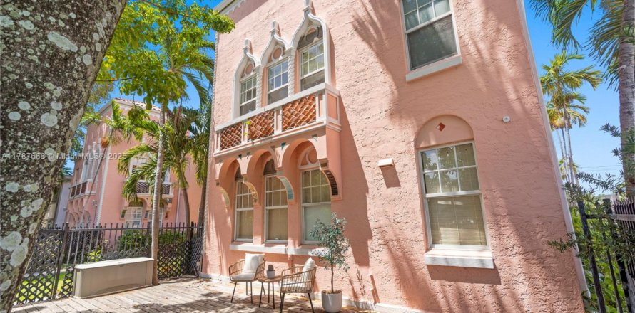 Condominio en Miami Beach, Florida, 2 dormitorios  № 1707934