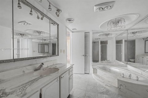 Condominio en venta en Hallandale Beach, Florida, 1 dormitorio, 120.77 m2 № 2010975 - foto 25