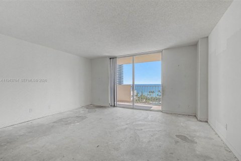 Condominio en venta en Hallandale Beach, Florida, 1 dormitorio, 120.77 m2 № 2010975 - foto 17