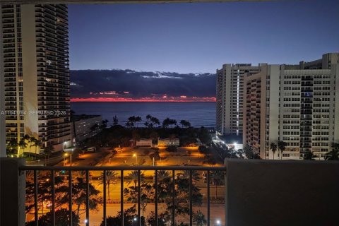 Condo à Hallandale Beach, Floride, 1 chambre  № 2010975