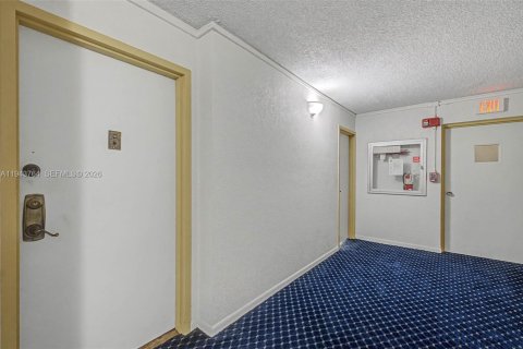 Condominio en venta en Hallandale Beach, Florida, 1 dormitorio, 120.77 m2 № 2010975 - foto 6
